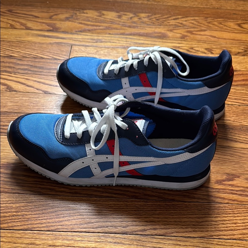 Men’s Asics sneakers